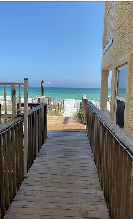 Vacation apartment for 5 people, with balcony the Florida Panhandle