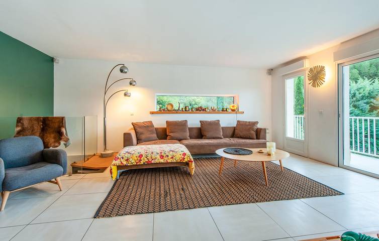 Appartement moderne de 2 chambres à coucher avec piscine et parking, à 2 km d'Aurons in Salon-de-Provence, Région d'Aix-en-Provence