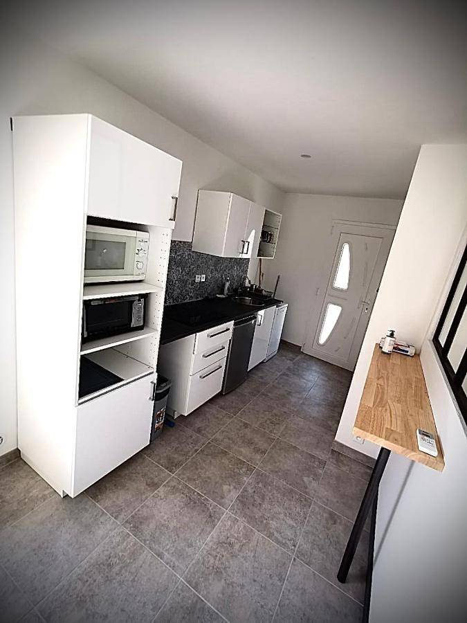 Appartement entier, Studio with Terrace in Saint-Jean-de-Fos, Région de Lodève