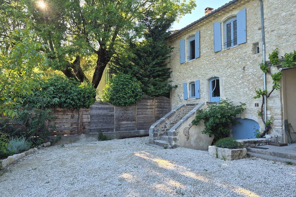 La Robine, Charming house in Provence. Garden and terrace on the banks of the Nesque river in Sault, Parc naturel régional du Mont-Ventoux
