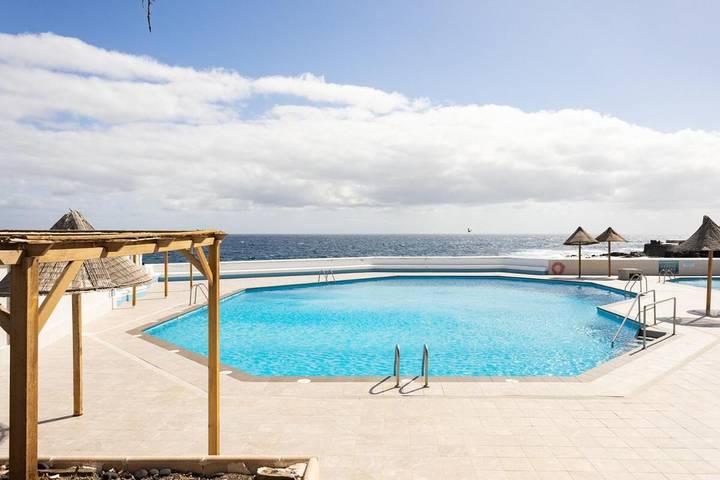 Apartamento para 4 personas, con vistas además de piscina y terraza, Se admiten mascotas en Las Caletillas