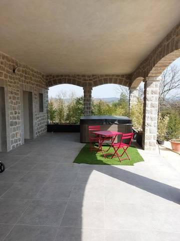 Cottage pour 2 personnes, avec terrasse ainsi que jacuzzi et jardin à Labeaume
