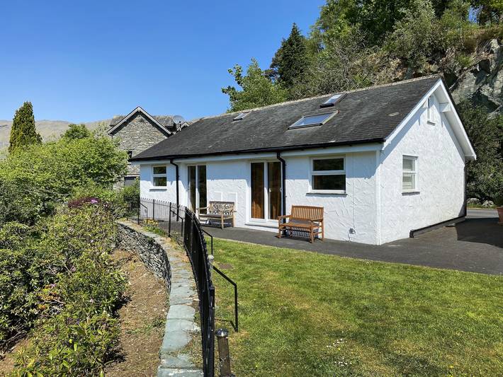 Log cabin for 2 people, with garden, with pets in the Lake District