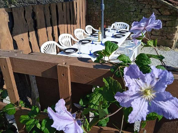 Location de vacances pour 10 personnes, avec vue et jardin à Mégrit