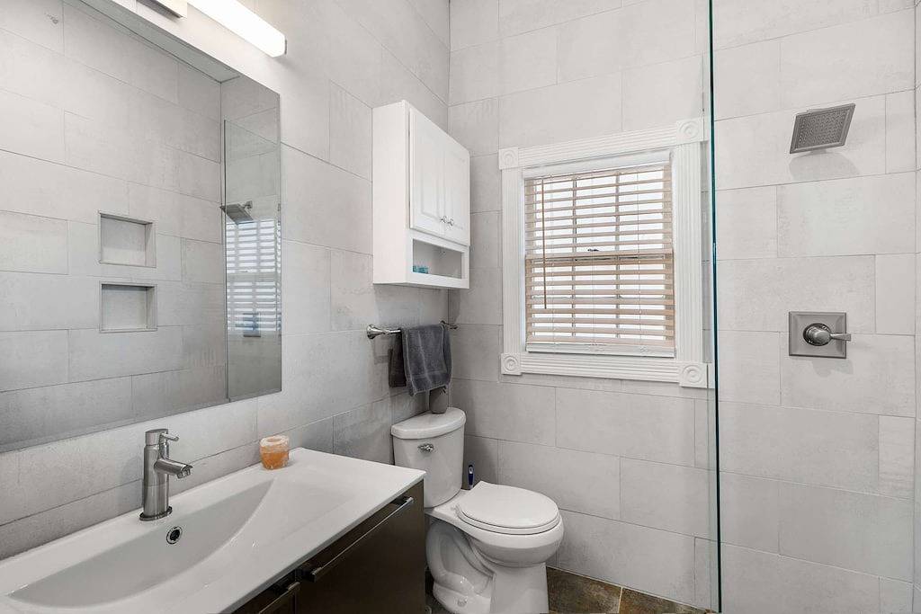 Luxurious King Suite With New Heated Pool in Charleston, Charleston County