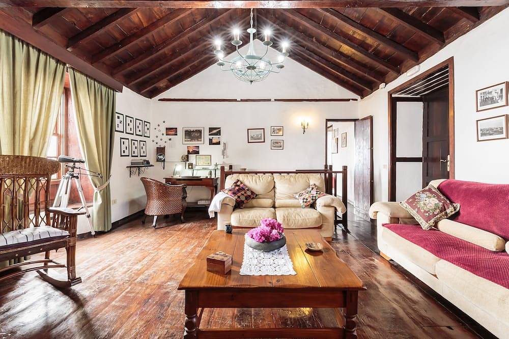 Casa con piscina privada y jardines bien ubicada en La Palma in Callejones, Villa de Mazo