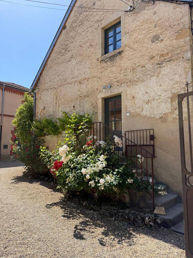 Location de vacances pour 4 personnes, avec Terrasse ainsi que Jardin et Vue à Aloxe-Corton - 2