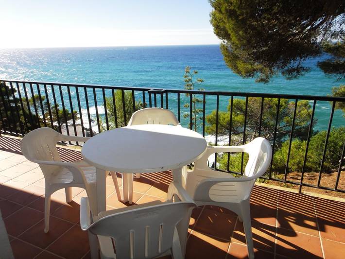 Appartement de vacances pour 4 personnes, avec vue sur l’océan ainsi que jardin et piscine, adapté aux familles