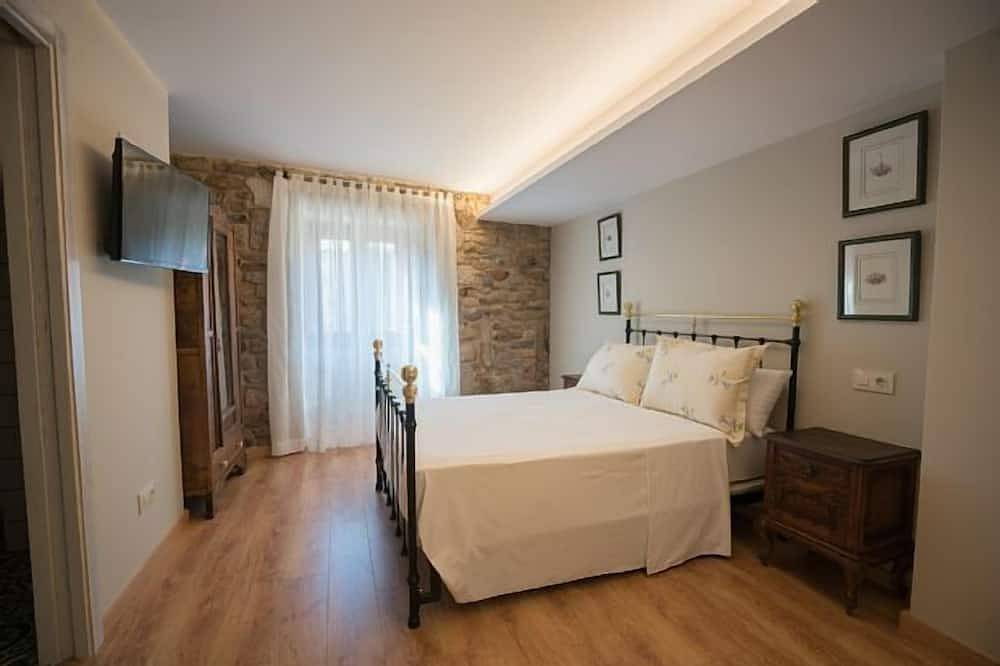 House O Leiteiro for 15 people in Dumbría, Galician Coast