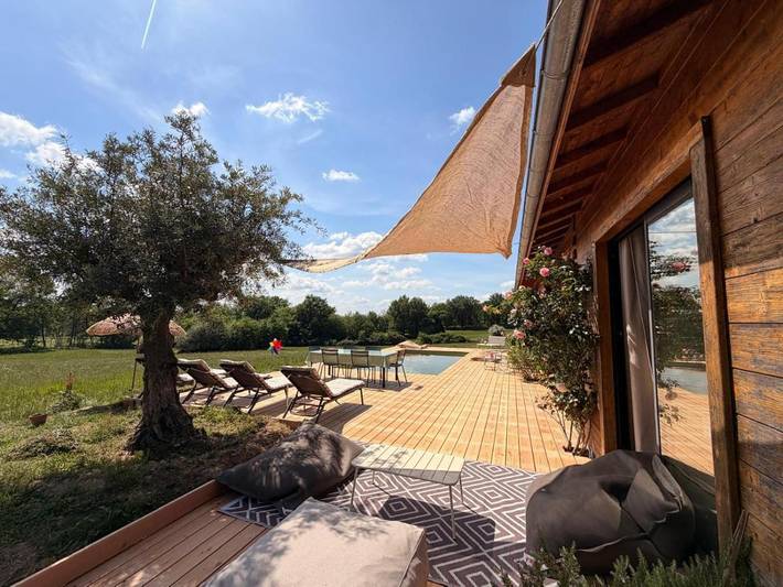 Location de vacances pour 6 personnes, avec vue ainsi que jardin et piscine à Saint-Aulaye - 2
