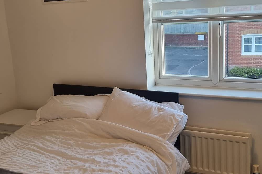 Maidstone villa 3 bedroom free parking free Wifi in Kent