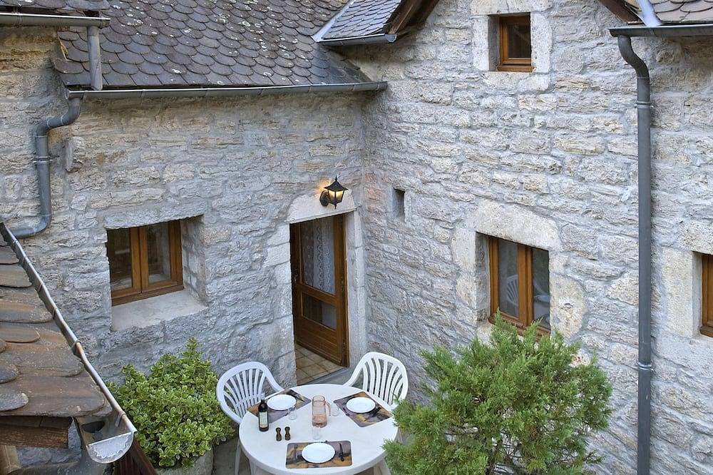 Belle maison voûtée de 1647(la maison de Jeanne) in La Malène, Parc national des Cévennes