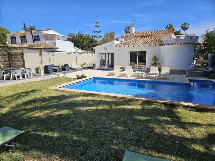 Villa für 8 Personen, mit Terrasse und Garten in Dénia