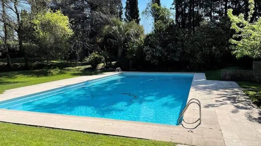Gîte pour 8 personnes, avec Balcon ainsi que Jardin et Piscine à Biot
