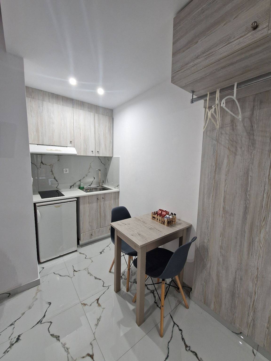 Ganze Wohnung, Ferienwohnung für 2 Personen mit Terrasse in Iraklio-Heraklion und Umgebung