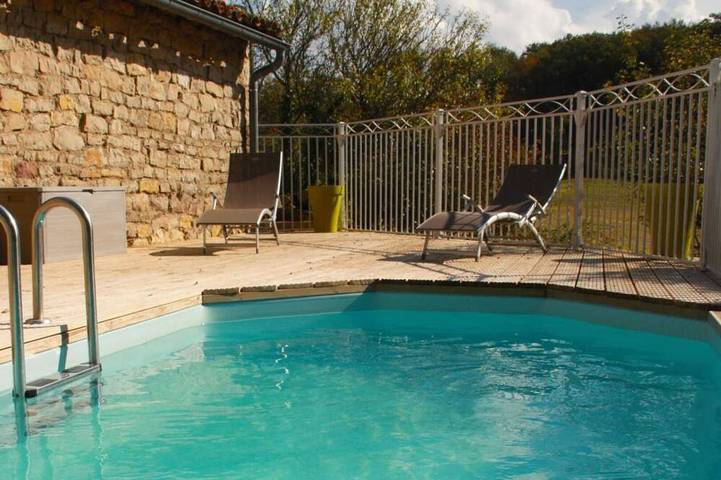 Gîte pour 6 personnes, avec jardin et piscine à Larroque