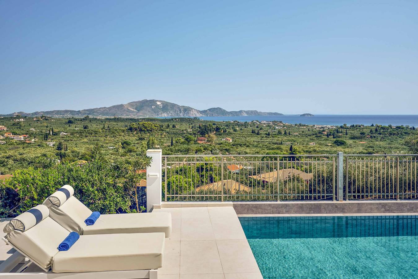 Villa voor 7 personen met terras in Lithakia, Laganas