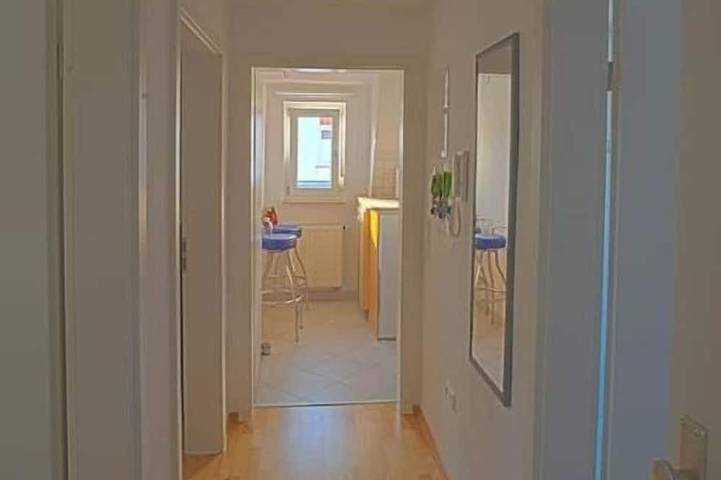 Ganze Wohnung, 2-Zimmer-Ferienwohnung Reutlingen Heinestr dg in Reutlingen, Neckar-Alb