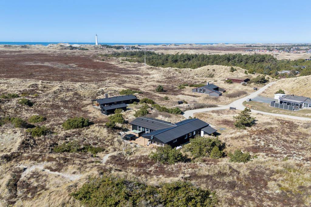 Luxuriöses, 2025 renoviertes Ferienhaus mit Pool und großem Outdoor-Spa in Nr. Lyngvig in Nørre Lyngvig, Hvide Sande