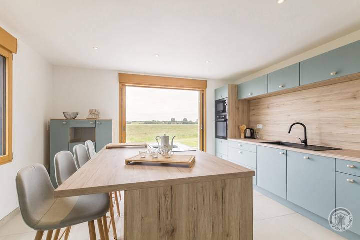 Gîte pour 10 personnes, avec terrasse et jardin à Vains - 2