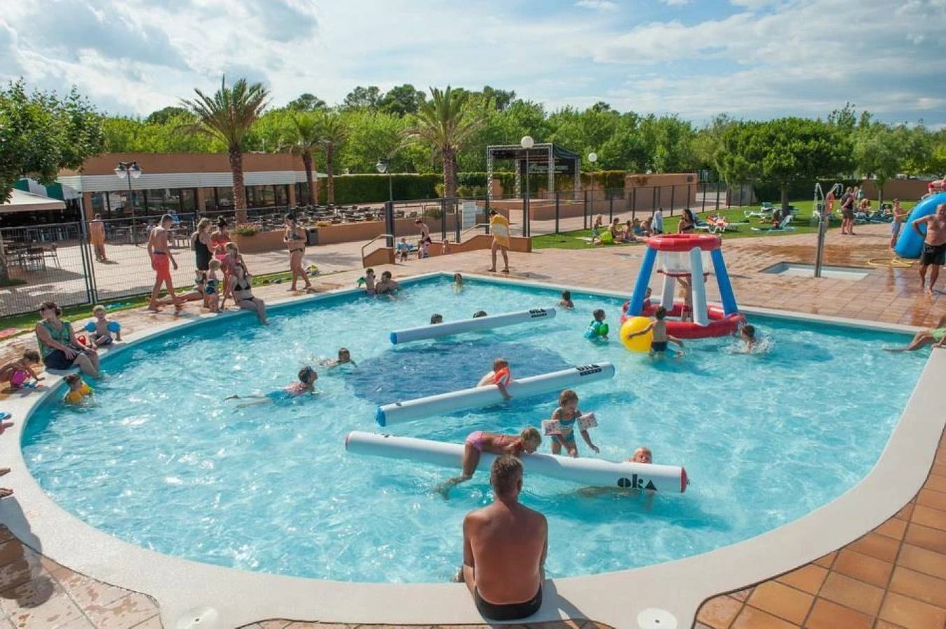 Zecamping 4* 100m plage piscine animations locatif Tv Lv clim 50m2 in Pals, Costa Brava