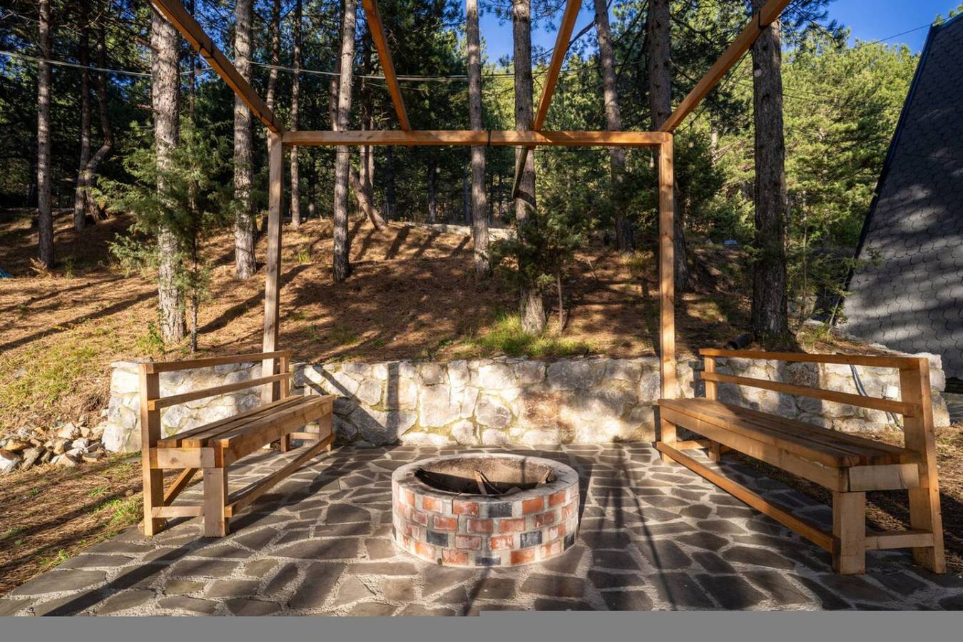 Ganzes Studio, Blue Retreat | The Golden Cabins with Garden in Elbasan