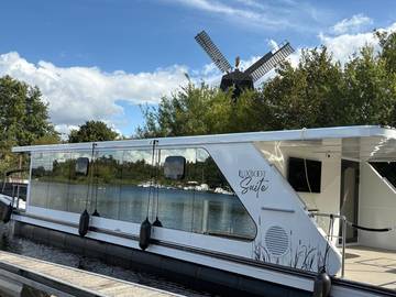 Hausboot für 4 Personen, mit Terrasse und Seeblick sowie Sauna in Mecklenburgische Seenplatte