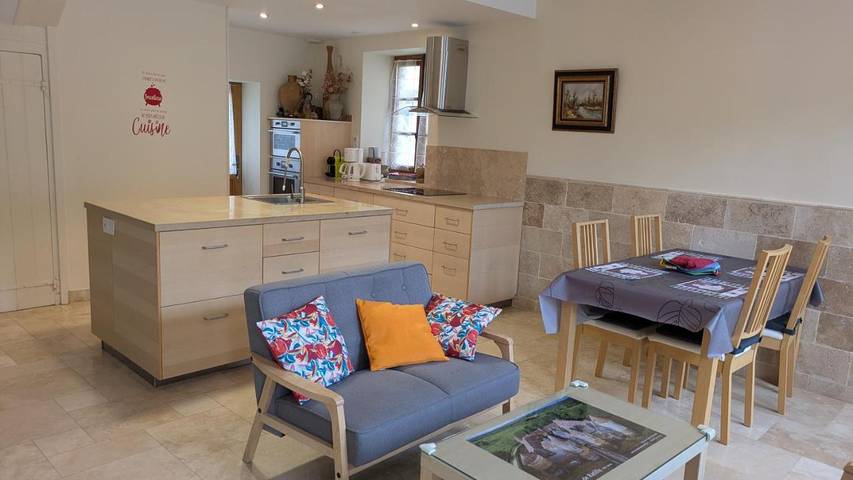 Location de vacances pour 4 personnes, avec jacuzzi et terrasse à Saint-Amand-en-Puisaye