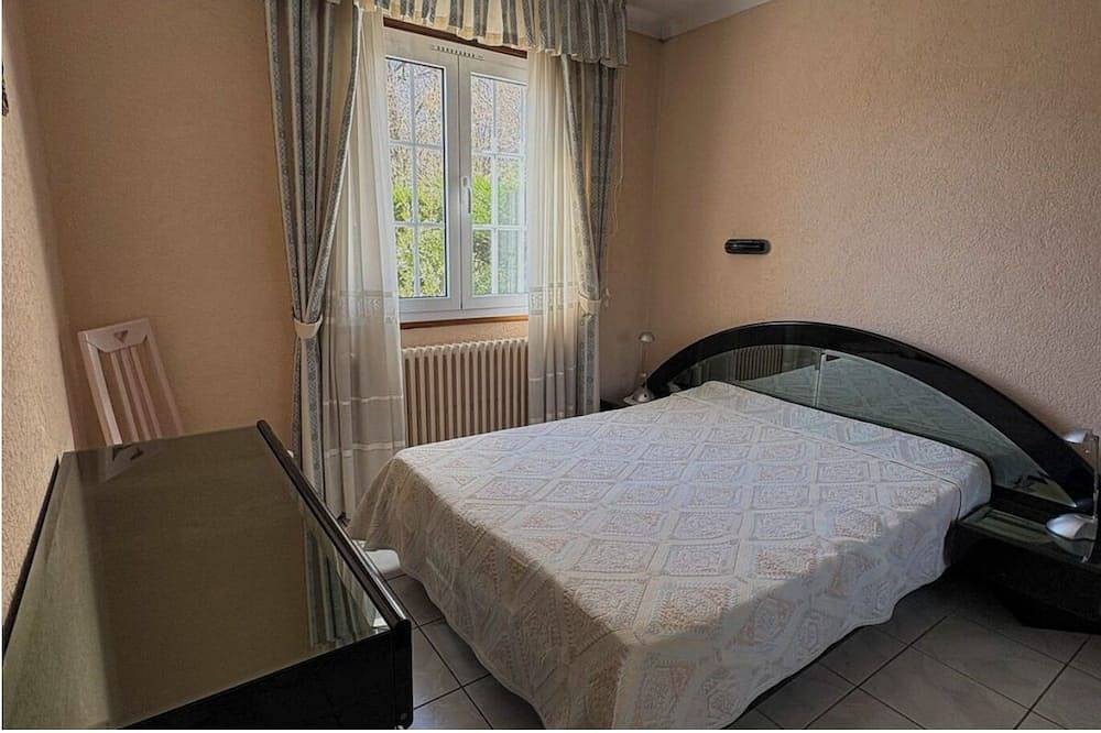 Appartement entier, Villa Pyrénéenne, vue et piscine in Ayzac-Ost, Pyrénées