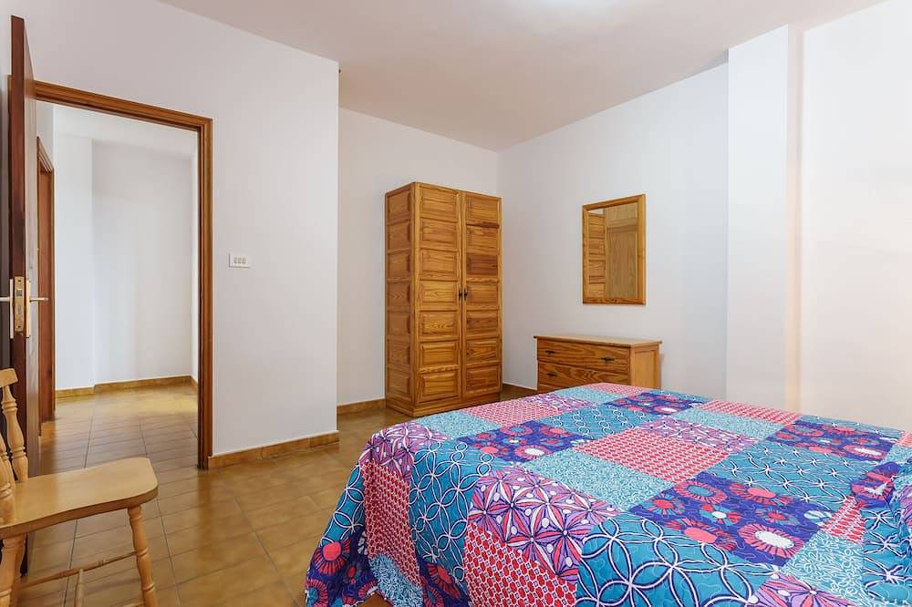 Apartamento entero, El Faro: Wifi gratuito, amplitud, a pocos metros de la mejor playa de la Isla in Puerto Naos, Los Llanos de Aridane