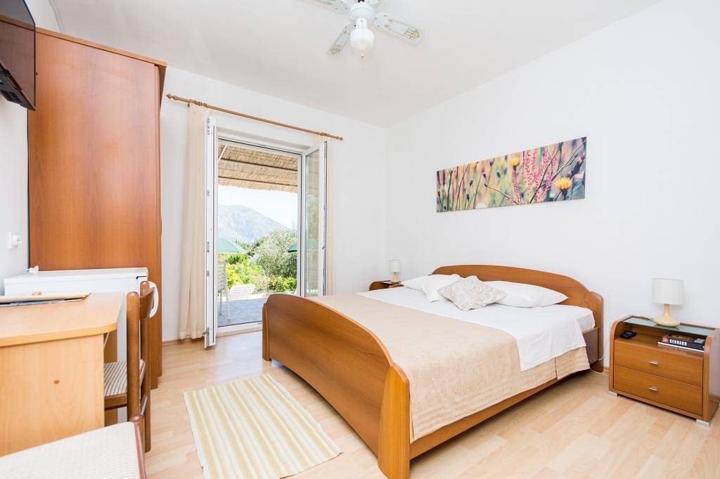 Apartments & Rooms Jokovic-Standard Double Room with Terrace and Partial Sea View (Soba 5) in Breno, Dubrovnik-Neretva