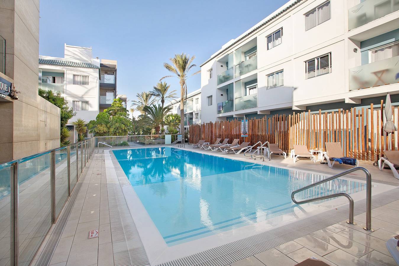 Appartement entier, Appartement de vacances 'Bristol Lagoon Retreat' avec piscine partagée, balcon et Wi-Fi in Puerto de Corralejo, La Oliva