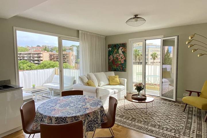 Gîte pour 4 personnes, avec balcon dans Chateau Et Parc Vallombrosa Cannes