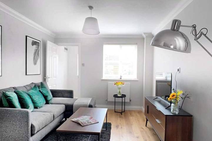 Entire apartment, Wokingham, 2 Bedroom Flat - Private Entrance in Wokingham, Berkshire
