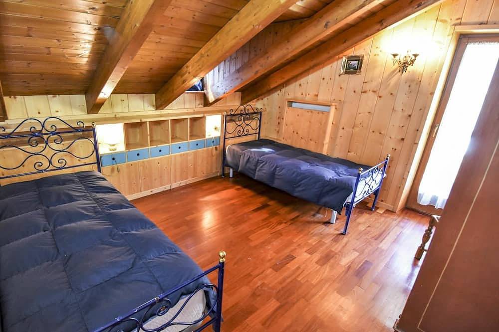 Herrliche Wohnung in einem Ferienhaus für 8 Gäste mit  W-Lan, Tv, Balkon und Haustiere erlaubt in Penia, Canazei