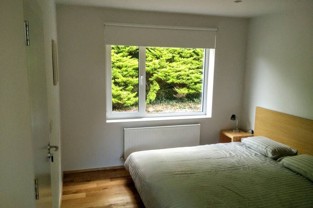 Entire apartment, Spacious Contemporary Chalet Type Apartment in Galway, Lough Corrib