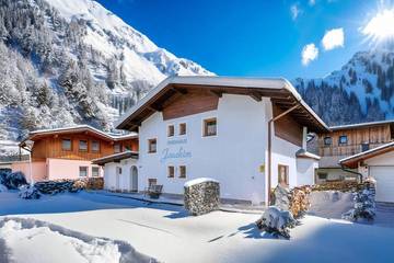 Ferienhaus für 20 Personen, mit Terrasse, mit Haustier in Längenfeld