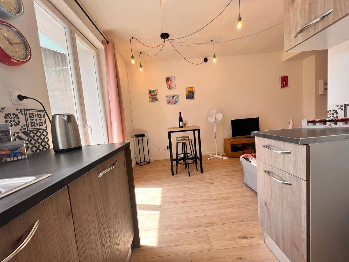 Appartement entier, One-Bedroom Apartment in Bédarieux, Région de Béziers