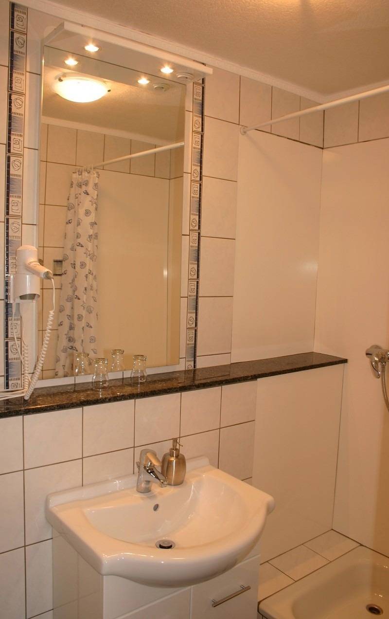 Ganze Ferienwohnung, Pension zum Wiesengrund - Zimmer mit Singleküche in Angermünde, Unteres Odertal