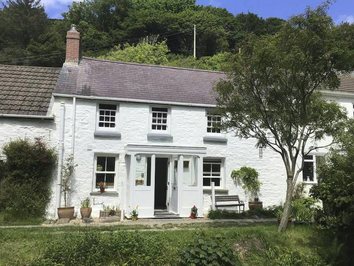 Cottage for 4 people, with terrace and garden in Llangrannog