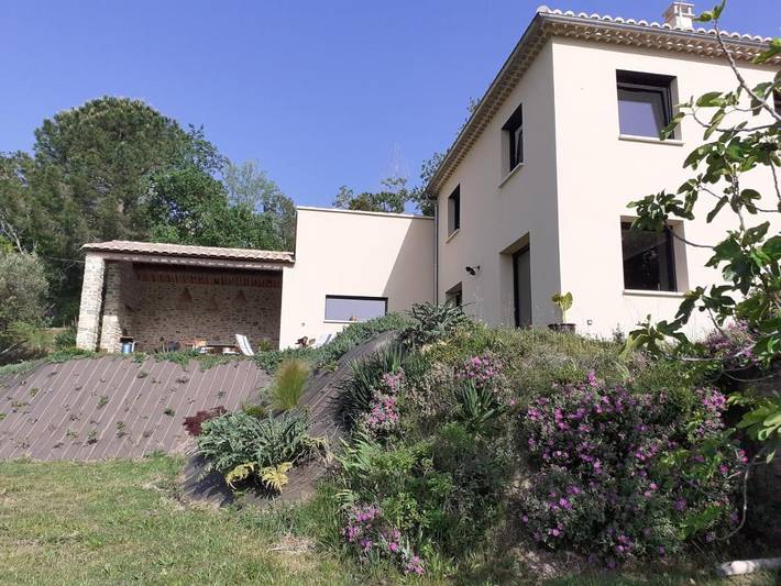 Location de vacances pour 8 personnes, avec vue ainsi que terrasse et jardin à Cavillargues - 4