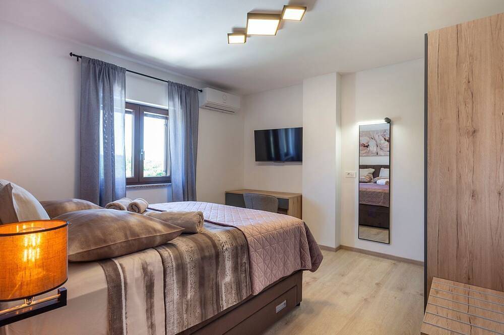 Ganze Wohnung, \"Luxuriöse App. mit Pool\ in Barban, Südküste Istrien