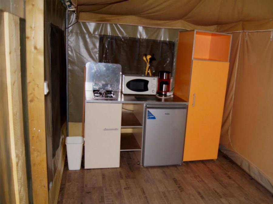 Camping La Rouviere - Bungalow toilé 4 personnes in Vallon-Pont-d'Arc, Gorges de l’Ardèche