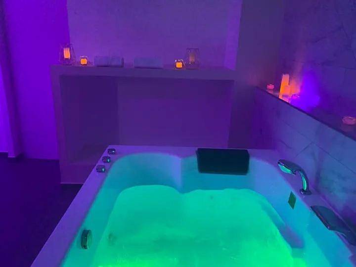 Appartement entier, One-Bedroom Apartment with Spa Bath in Ris-Orangis, Essonne