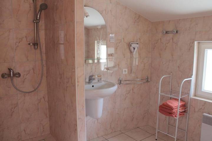 Hôtel pour 3 personnes à Peyrouse - 4