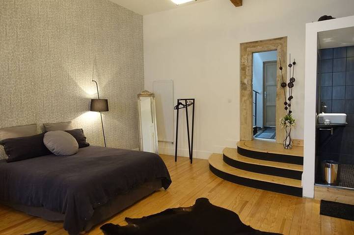 Chambre rouge-Doppelzimmer-Deluxe-Eigenes Badezimmer-Blick auf den Hof in Lavaur, Castres und Umgebung