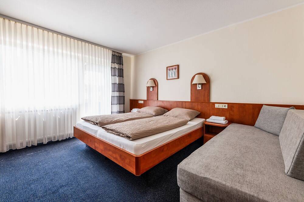 Dreibettzimmer mit Balkon in Hünfeld, Rhön-Hessen