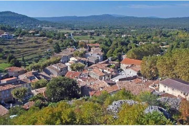 Location de vacances pour 7 personnes, avec vue et piscine ainsi que jardin et terrasse à Mazaugues - 3