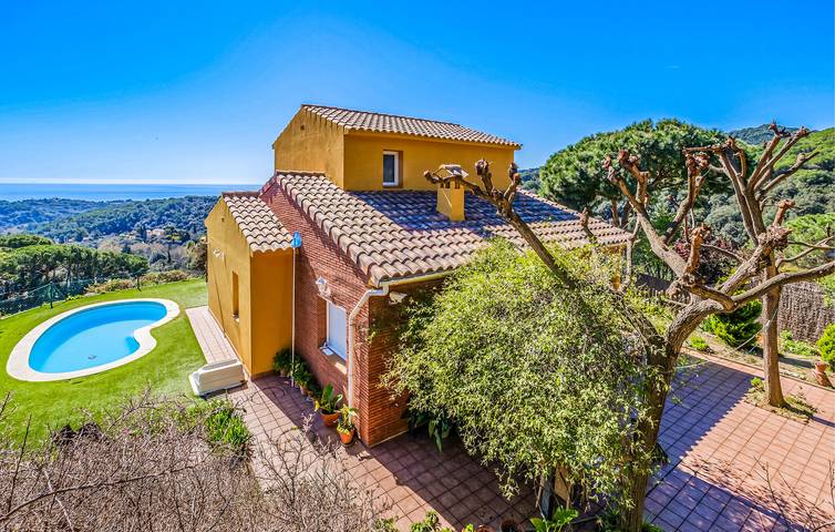 Casa de vacaciones para 6 personas, con terraza además de piscina y jardín - 1