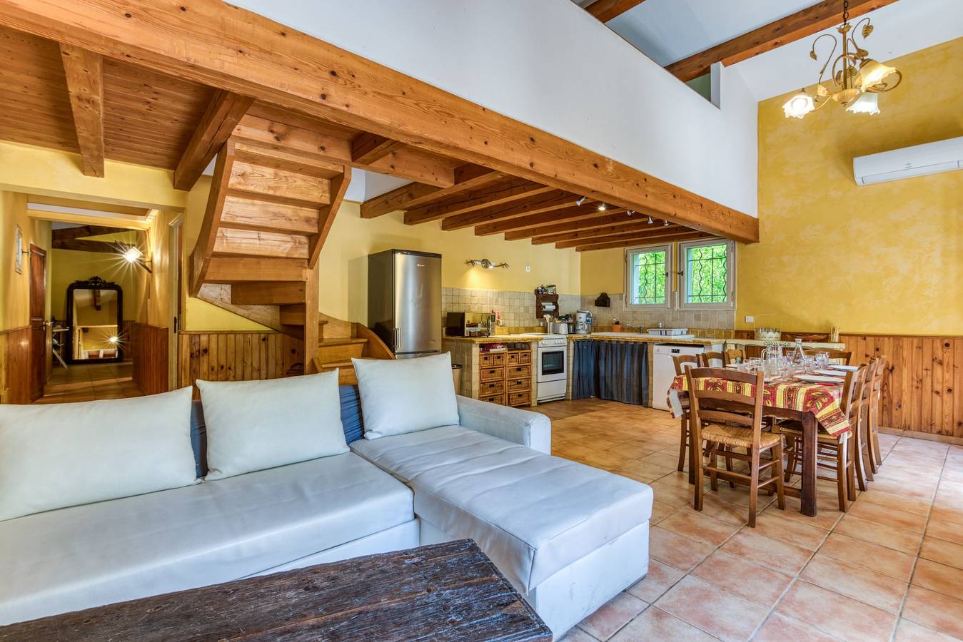 Maison de vacances 'Le Cézanne' avec piscine partagée, Wi-Fi et climatisation in Fourques, Côte méditerranéenne (France)